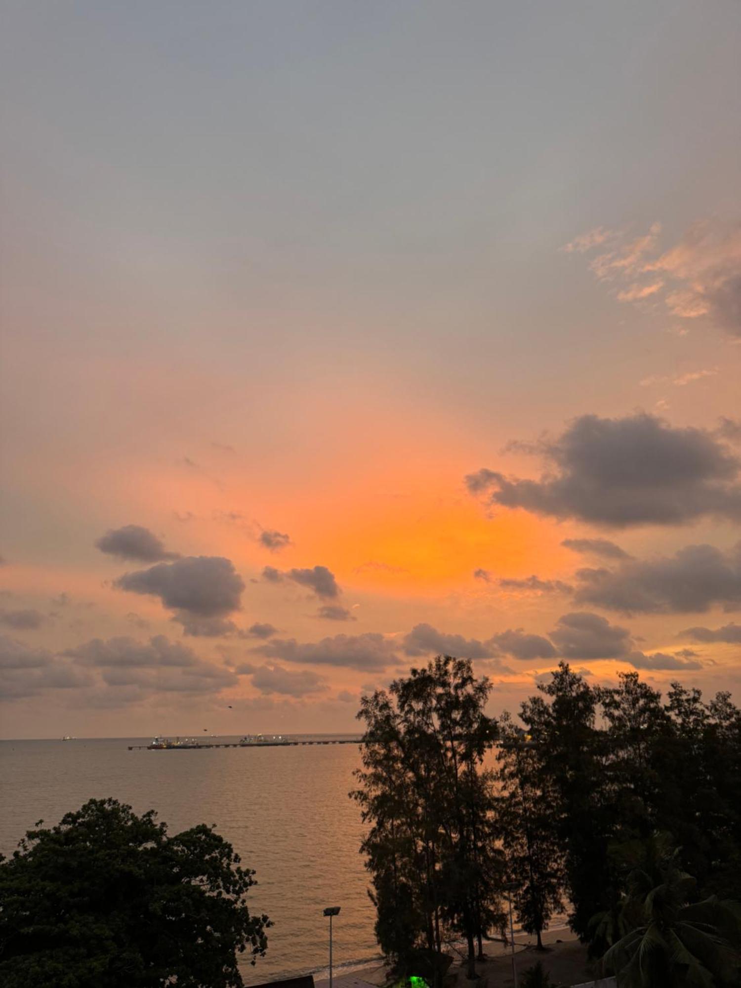 2Br Apartment - Beachfront - Corner Unit - Netflix - Unifi 300Mbps - Mutiara Melaka Pantai Puteri Exterior foto